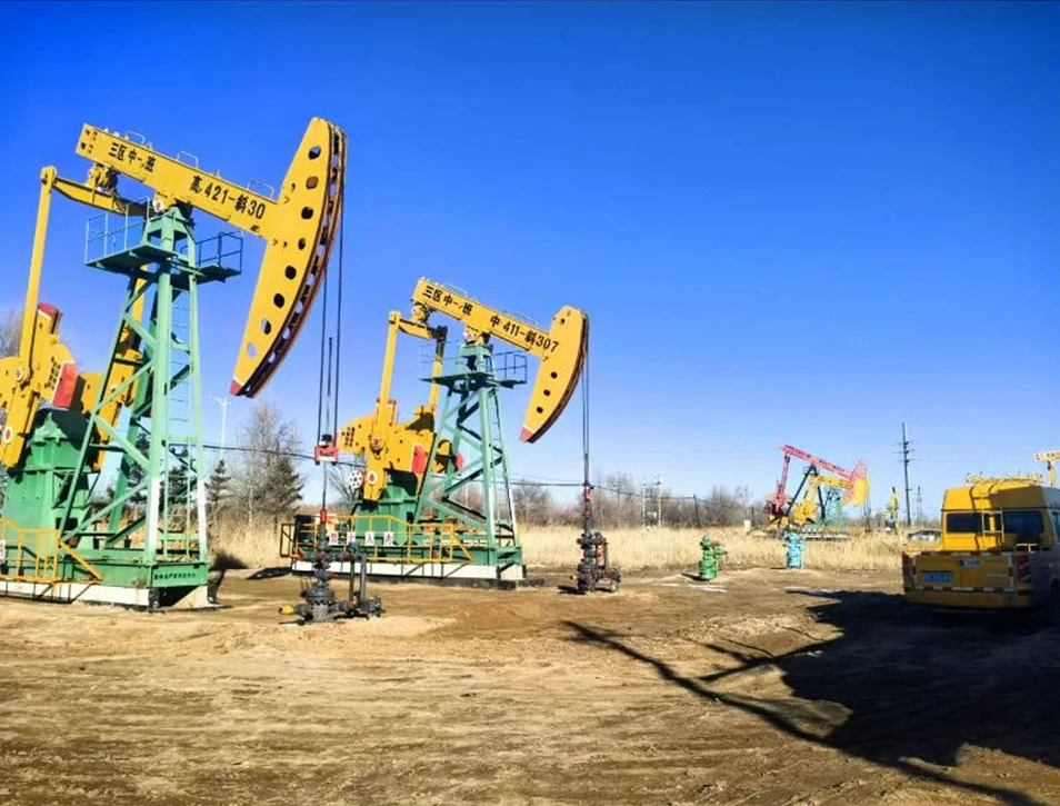 Solution chimique pour les champs p&eacute;trolif&egrave;res